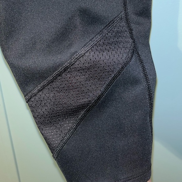 Adidas Aero Ready Capri Size Medium Pockets Drawstring Waist Zipper Mesh - Picture 3 of 15